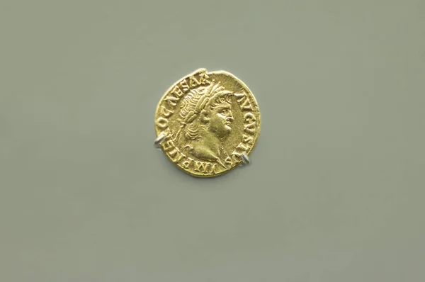 Romerska kejsare Neros guldmynt — Stockfoto