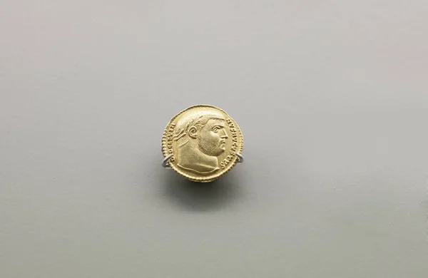 Moneda del emperador romano Maximiano — Foto de Stock