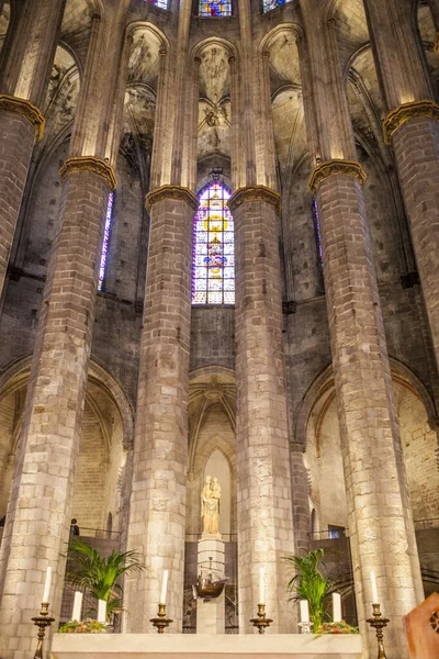Altaar van de gotische basiliek van Santa Maria del Mar, Barcelona — Stockfoto