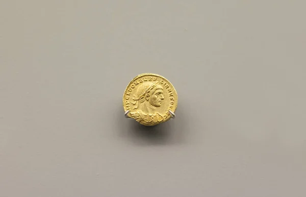 Ett guldmynt av Aurelisk romersk kejsare 272 Ac — Stockfoto