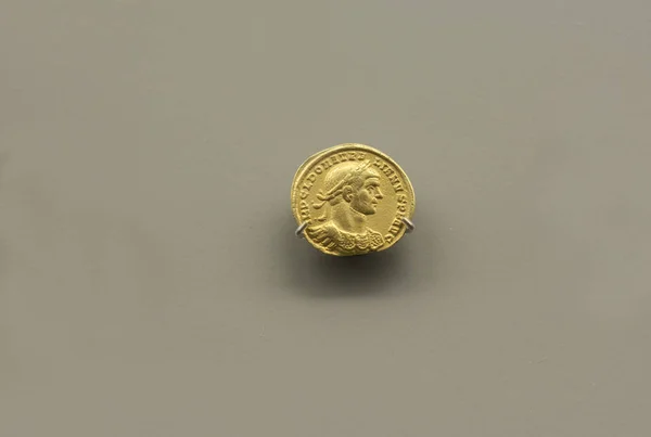 Gold coin of Florianus Roman Emperor,  276 AC — 스톡 사진