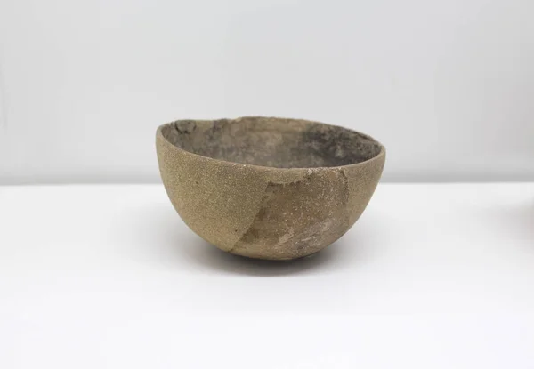 Hand-modelled clay bowl belonging to Dolmen de Viera funerary ho — Stock Photo, Image