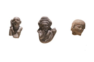 Mısır Tanrısı Zıpkınları 'nın 3 tasviri