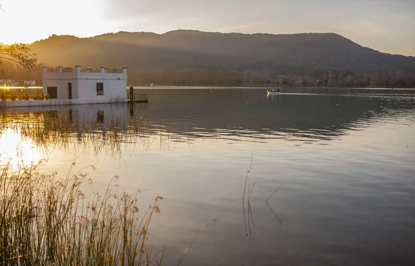 Fishing house built over the  Lake of Banyoles, Girona, Spain — 图库照片