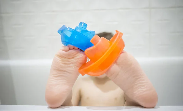 Gyerekek szórakozás fürdőkád koncepció — Stock Fotó