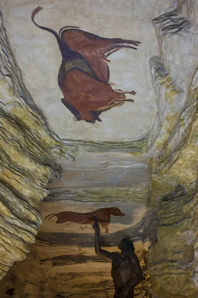 Barcelona Španělsko 2019 Jeskynní Muž Maluje Koně Paleolitické Jeskyni Rekonstrukce — Stock fotografie