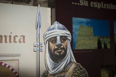 Caceres, İspanya - 22 Kasım 2019: Iconic Ortaçağ askeri. Üç Kültür, Mezarlık, İspanya Yorumlama Merkezi