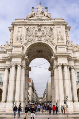 Lizbon, Portekiz - 2 Şubat 2020: Lizbon Rua Augusta Kemeri, 1755 depreminden sonra şehrin yeniden inşası için inşa edildi.