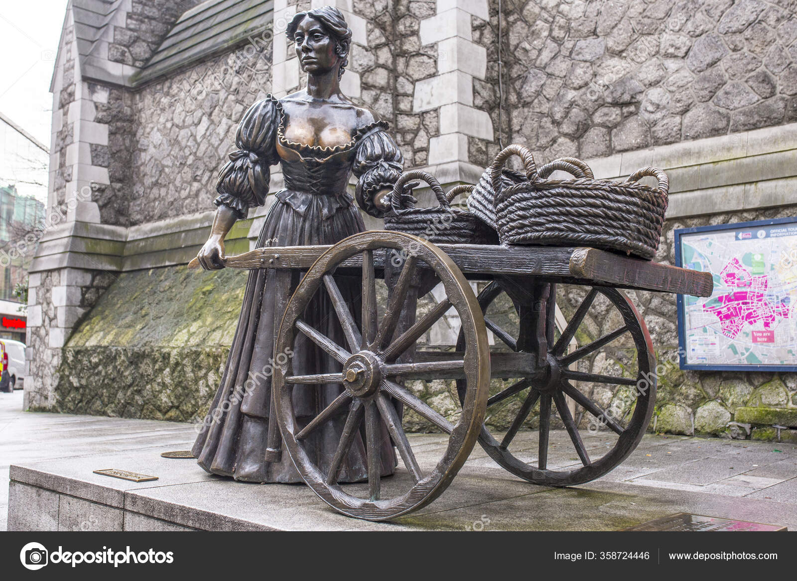 Dublin Ireland Feb 8th 2020 Statue Molly Malone Her Cart Stock