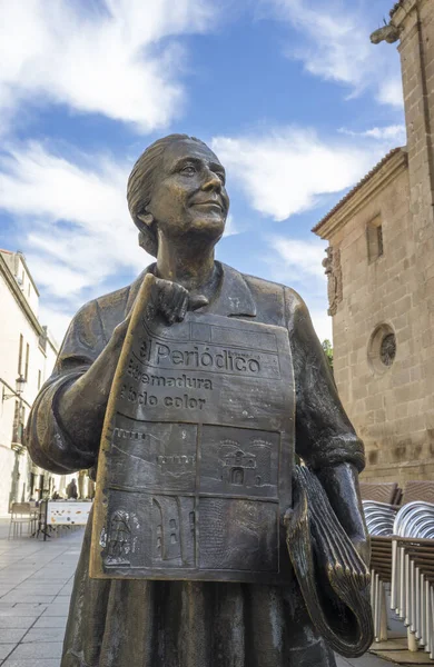 Caceres Spanya Kasım 2019 Gazete Satıcısı Bronz Heykel Leoncia Gomez — Stok fotoğraf