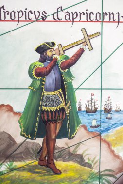 Lizbon, Portekiz - 1 Mart 2020: Yakup Asası 'nı kullanan bir 16. yüzyıl navigatörünü gösteren duvar resmi. Donanma Müzesi, Lizbon, Portekiz