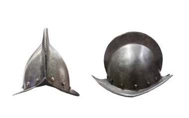 16: 00 Century ibikli miğfer moryonu. Ön ve yan görünüm