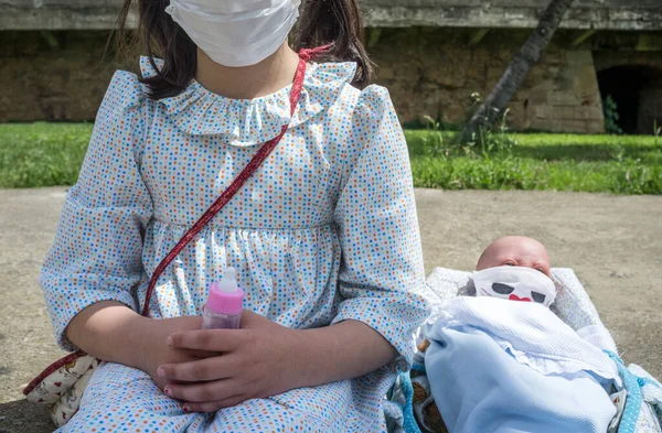 Niña Feliz Primer Día Salida Los Niños Causa Relajación Las — Foto de Stock