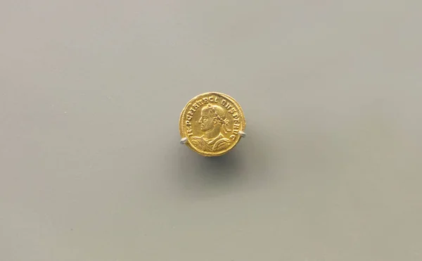 Mérida España Agosto 2018 Una Moneda Oro Carinus Emperador Romano — Foto de Stock