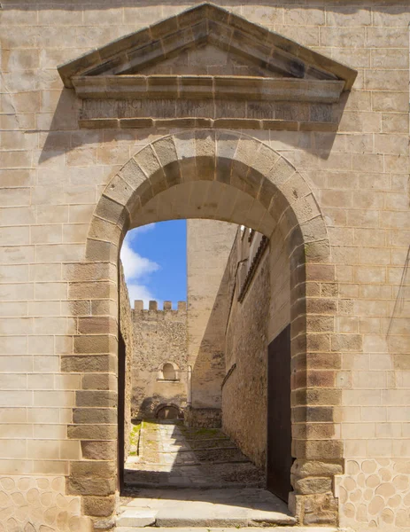 西班牙埃斯特雷马杜拉Badajoz Alcazaba的首都门 圣何塞广场出口 — 图库照片