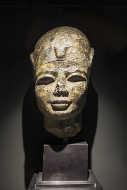 Barcelona, İspanya - 27 Aralık 2019 Firavun Amenhotep III 'ün başı. Granit. 18. Hanedan. Antik Mısır Müzesi Barselona Kültürü, İspanya