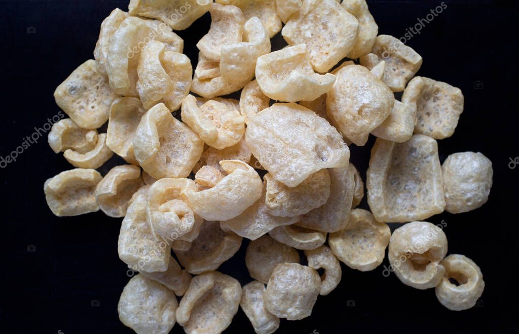 Torreznos, una especie de cortezas de cerdo español Por lo general se