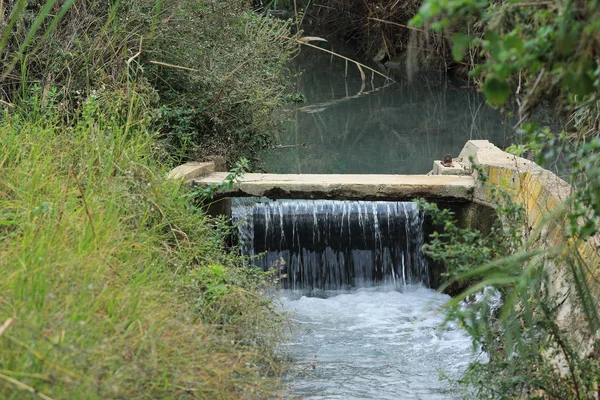 Landscape with small waterfall — Stock Photo, Image