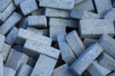 Dağınık tuğla yığını