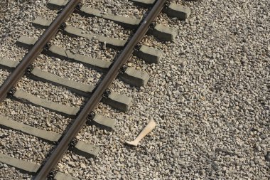 Yanlış yerde demiryolu geçiş tehlikede