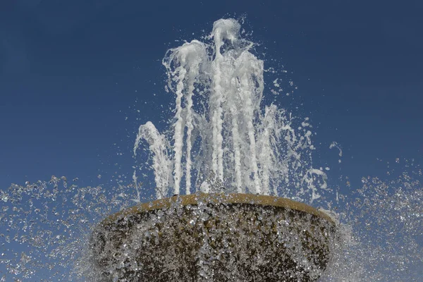 Spray Fountain Sunny Day Blue Sky — Stock Photo, Image