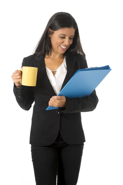 Corporate porträtt Young attraktiva Latin affärskvinna Happy Holding Folder och kaffe — Stockfoto