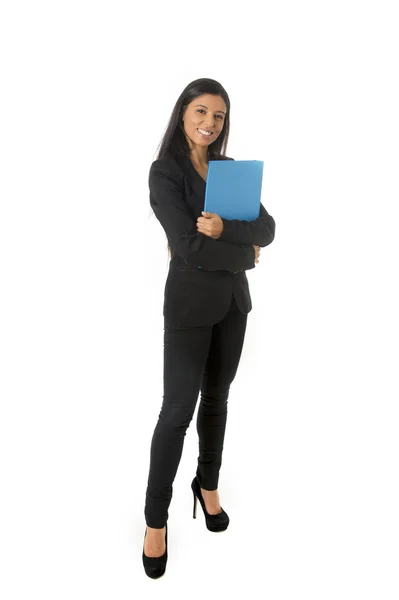 Retrato corporativo jovem atraente latino empresária feliz segurando pasta isolado fundo branco — Fotografia de Stock