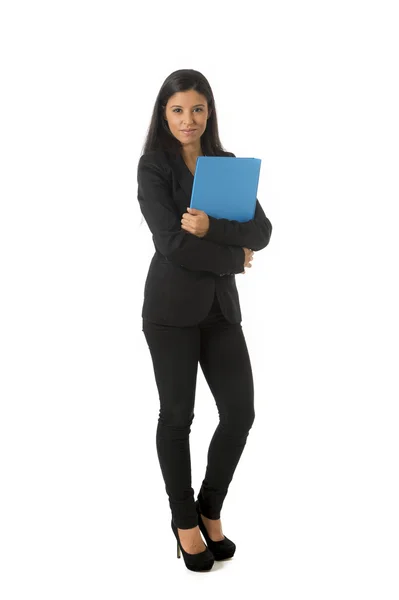 Retrato corporativo joven atractiva latina mujer de negocios feliz celebración carpeta aislado fondo blanco —  Fotos de Stock