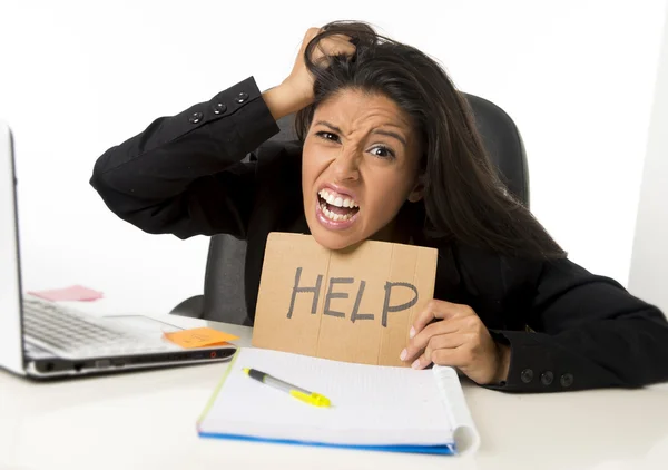 Young busy desperate Latin businesswoman holding help sign sitting at office desk in stress worried — Stock Fotó