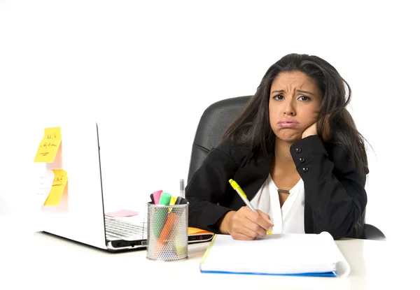 Attractive hispanic businesswoman or secretary suffering breakdown and headache in stress at office — Φωτογραφία Αρχείου