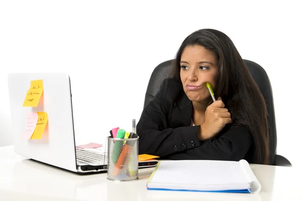 Attractive hispanic businesswoman or secretary suffering breakdown and headache in stress at office — Stockfoto