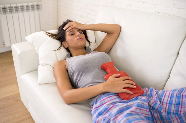 CBD proti menstruačním bolestem