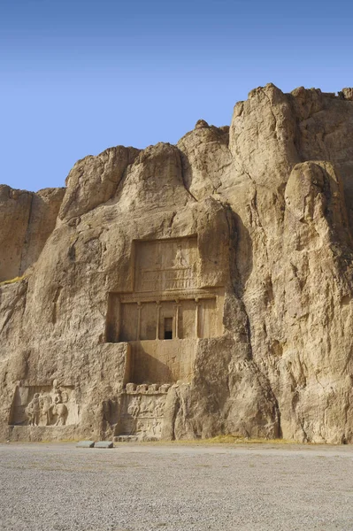 痕迹-e 鲁斯塔姆波斯古代墓地波斯波利斯在法尔斯省伊朗古代伊朗岩石救济 — 图库照片