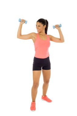  Fitness Egzersiz yapıyor ağırlık dambıl tutan çekici mutlu latin kadın