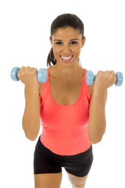  Fitness Egzersiz yapıyor ağırlık dambıl tutan çekici mutlu latin kadın