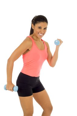  Fitness Egzersiz yapıyor ağırlık dambıl tutan çekici mutlu latin kadın