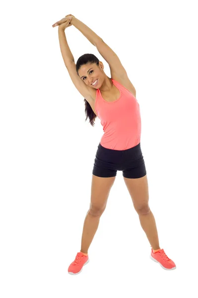 Mutlu güzel latin kadın fitness egzersiz yaparken vücut kasları germe — Stok fotoğraf