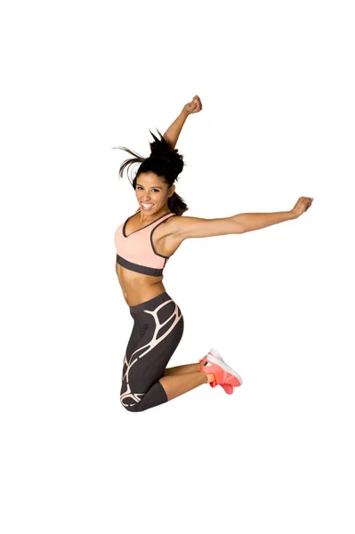 Fiatal, vonzó hispán fitness edző nő magas izgatott és boldog jumping — Stock Fotó