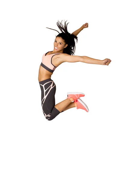 Młody atrakcyjny fitness hiszpanin kobieta trener skoki wysoko podekscytowany i szczęśliwy — Zdjęcie stockowe