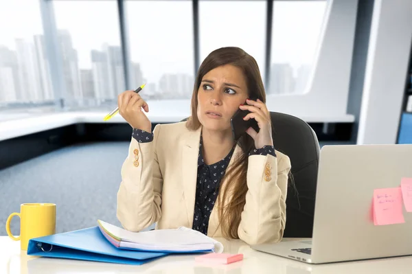 Businesswoman suffering stress at office computer desk looking w — Stock Photo, Image