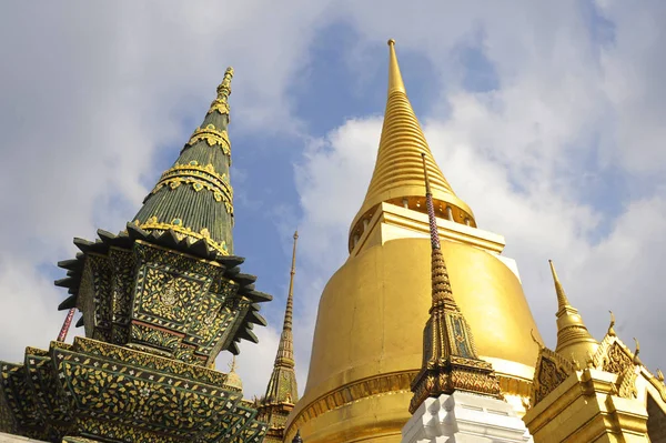 Vista della famosa religione tempio wat phra prakaew grande palazzo a Bangkok Thailandia — Foto Stock