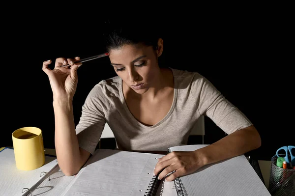 Young busy beautiful Spanish girl studying at home late night looking preparing exam concentrated and quiet — Stock Photo, Image