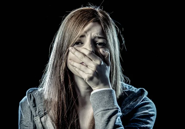 Adolescente menina ou mulher em estresse e dor sofrendo depressão parecendo triste — Fotografia de Stock