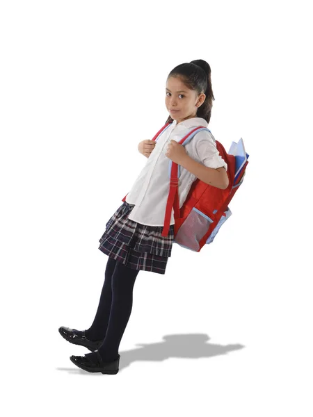 Dulce niña llevando muy pesada y grande mochila llena de libros escolares causando su inclinación y caída — Foto de Stock