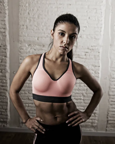 Latin sport woman posing in fierce and badass face expression w — Stock Photo, Image