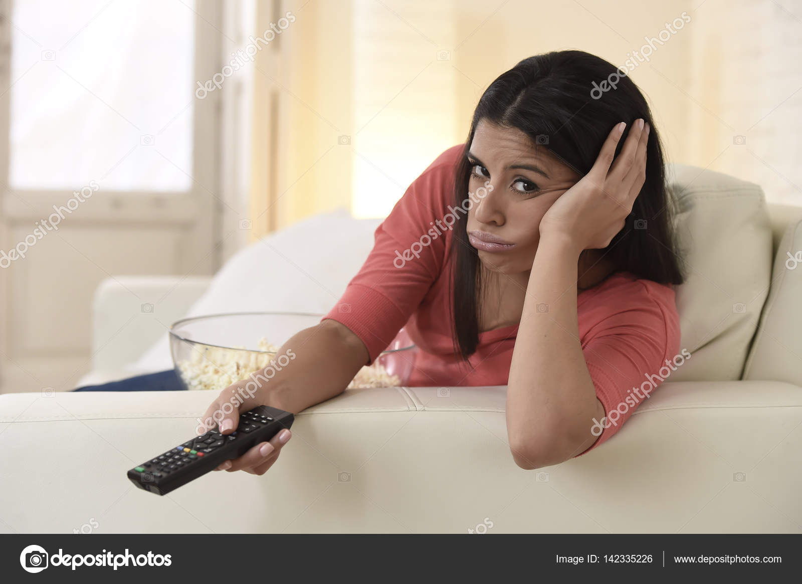 усталый ученик. усталость депрессия. скука в паре. Boring class. волнение фото.