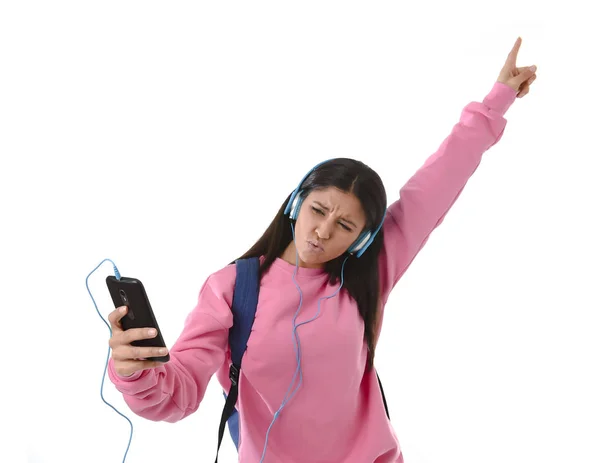 用手机听音乐耳机唱歌和跳舞的年轻女人或学生女孩 — 图库照片