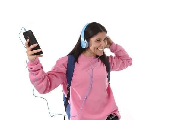 Jeune femme ou étudiante avec téléphone portable écoutant de la musique écouteurs chanter et danser — Photo