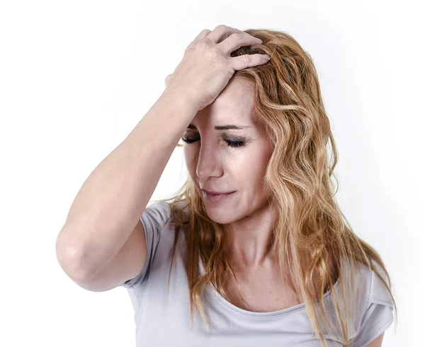 Depressziós nő keres kétségbeesett fájdalom arc kifejezése szenvednek — Stock Fotó