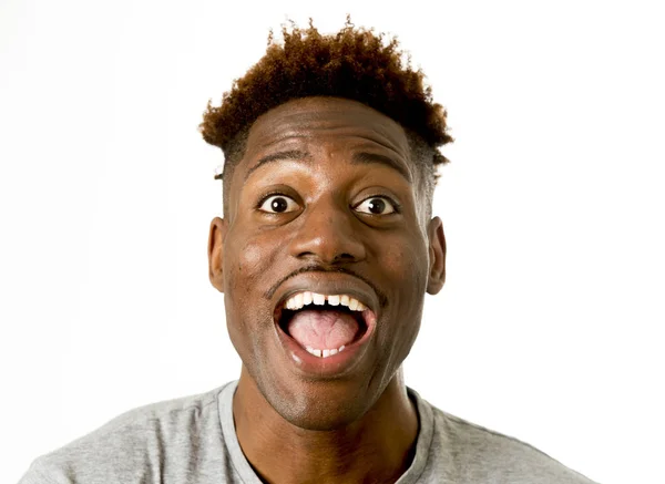 Joven amistoso y feliz afro americano hombre sonriendo emocionado y posando fresco y alegre aislado —  Fotos de Stock